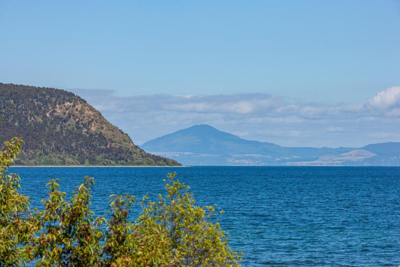 Lakefront Villa - Waitahanui Holiday Home Zewnętrze zdjęcie