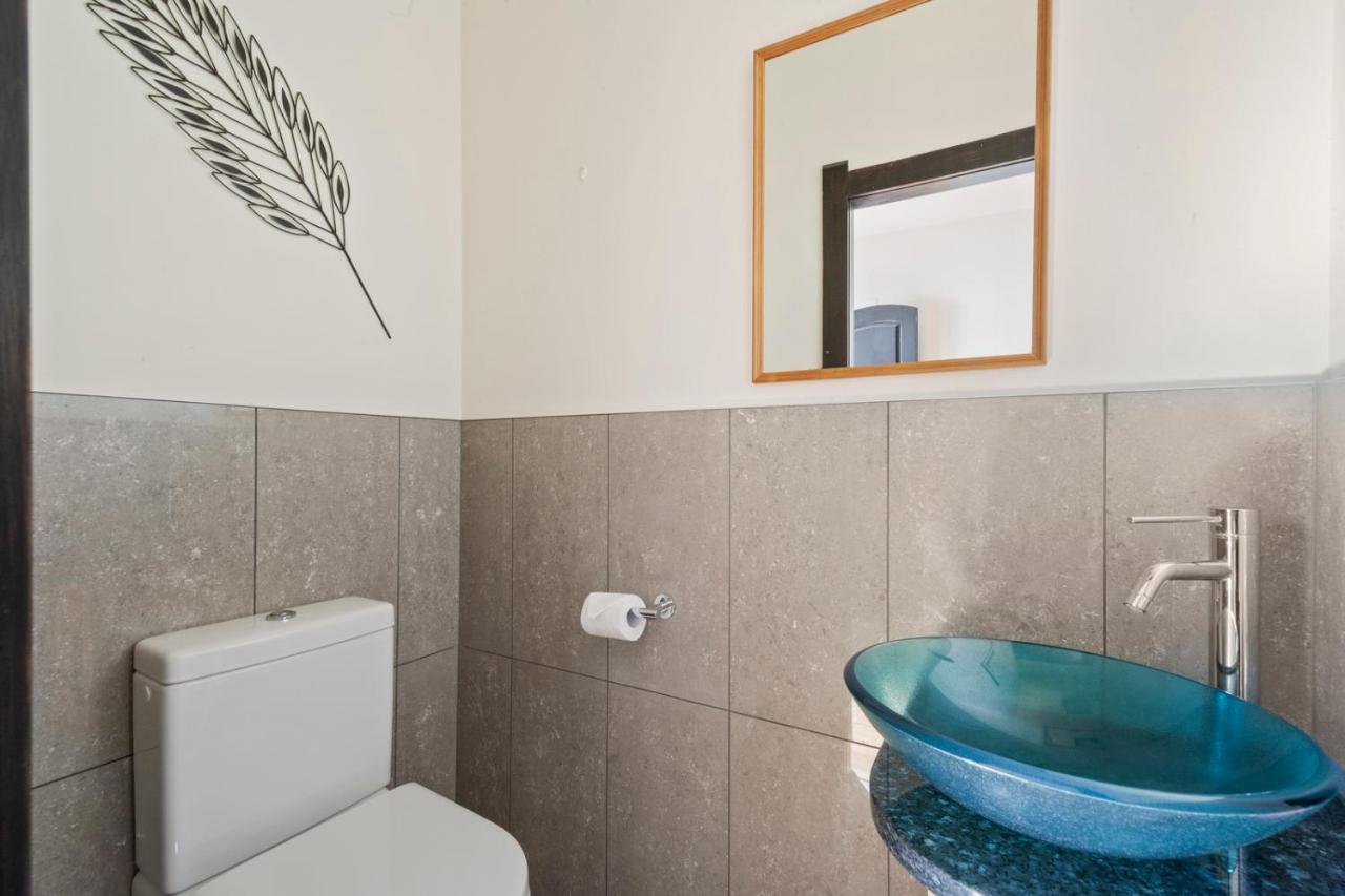 Lakefront Villa - Waitahanui Holiday Home Zewnętrze zdjęcie