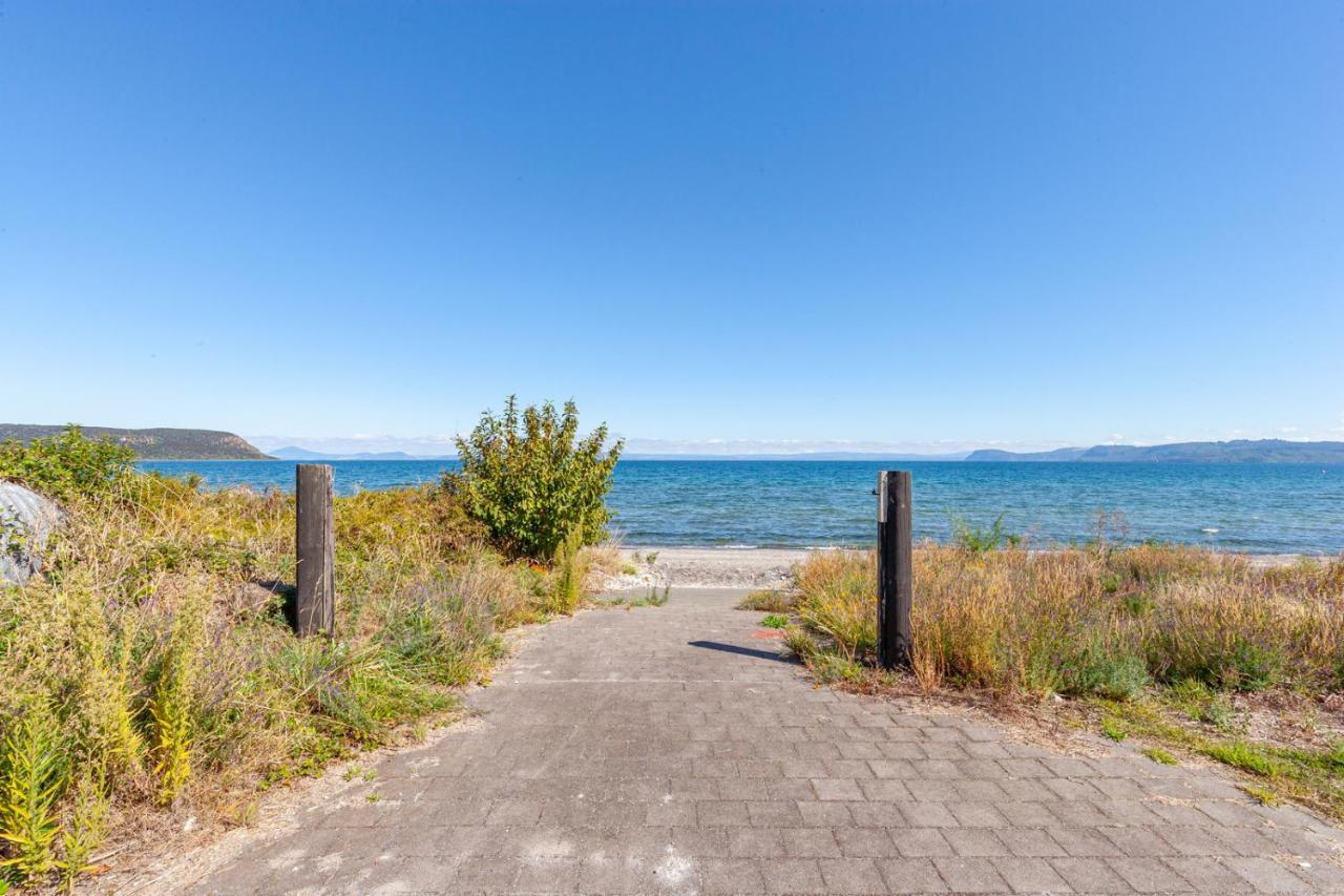 Lakefront Villa - Waitahanui Holiday Home Zewnętrze zdjęcie
