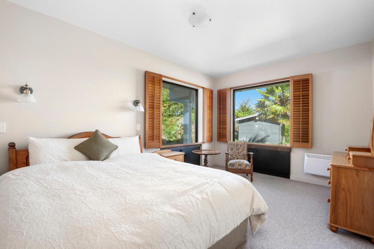 Lakefront Villa - Waitahanui Holiday Home Zewnętrze zdjęcie